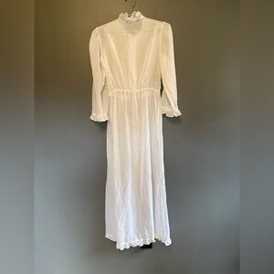 Elegant White Long Sleeve Dress